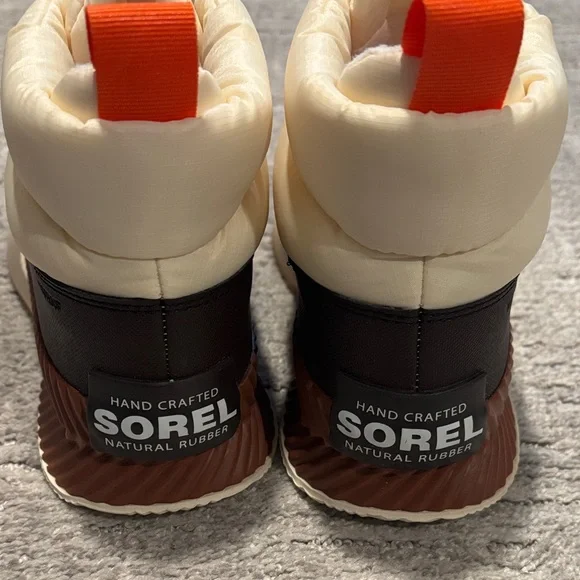 Sorel Puffer Sneaker Boots Out and About Puffy Waterproof Insulated size 7.5 - Picture 4 of 8